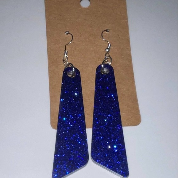 Handmade epoxy resin triangular shape earrings - royal blue glitter - Picture 2 of 4